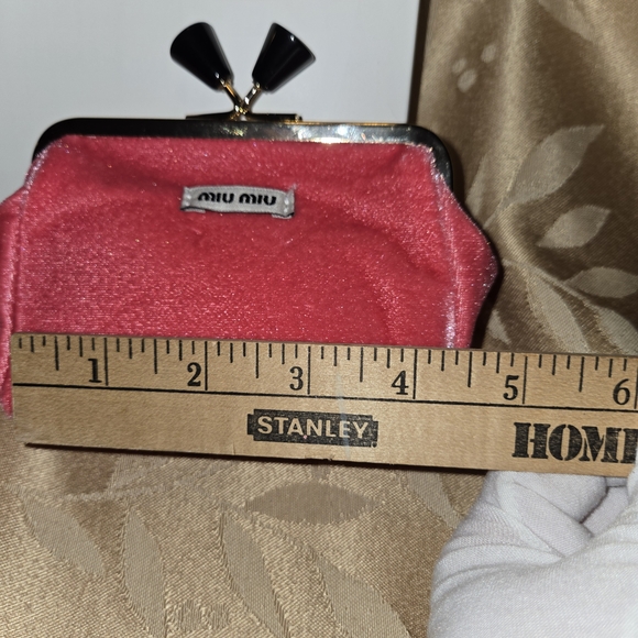 Miu Miu Red Velvet Kiss Lock Coin Purse GWP New In Box - Picture 6 of 9